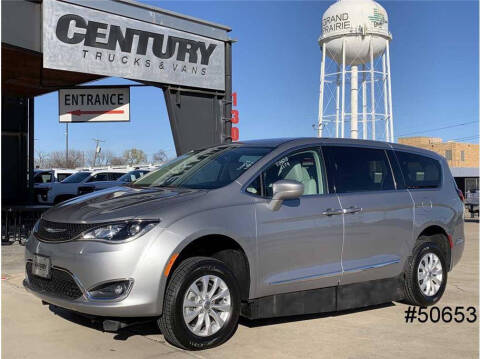 2017 Chrysler Pacifica for sale at CENTURY TRUCKS & VANS in Grand Prairie TX