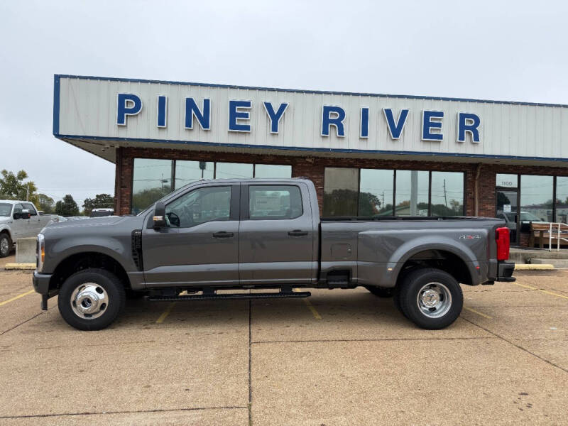 2026 Ford F-350 Super Duty XL's photo