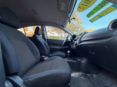 2012 Nissan Versa 1.6 SV