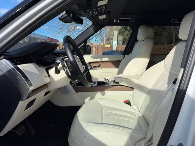 2023 Land Rover Range Rover P530 SE LWB