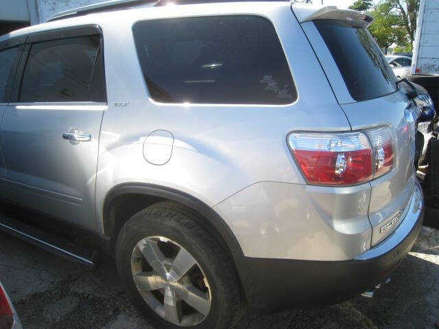 2009 GMC Acadia SLT2 photo 2