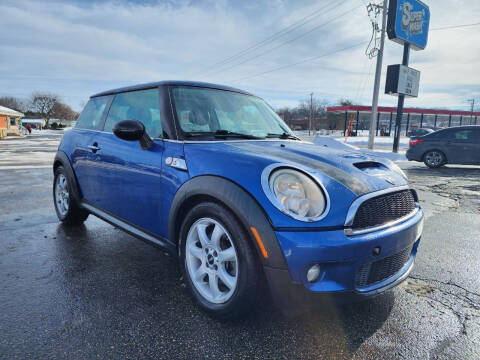 2009 MINI Cooper for sale at Cox Cars & Trux in Edgerton WI