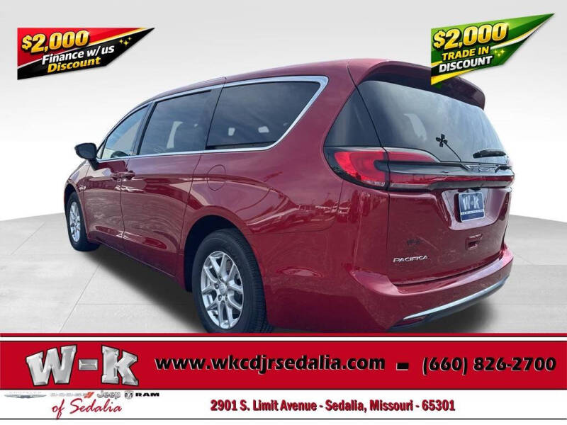 2027 Chrysler Pacifica Select