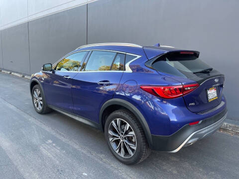 2017 Infiniti QX30 Premium