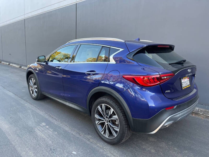 2017 Infiniti QX30 Premium