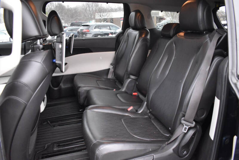 2022 Kia Carnival EX