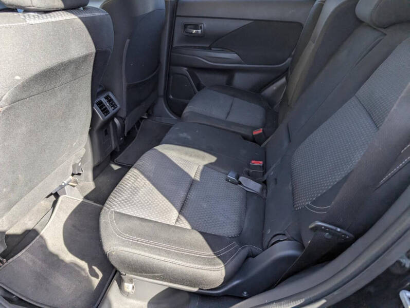 2019 Mitsubishi Outlander ES