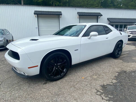 2016 Dodge Challenger for sale at Monroe Auto's, LLC in Parsons TN