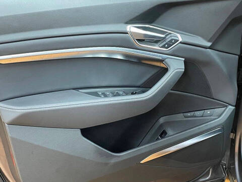 2021 Audi e-tron quattro Premium Plus