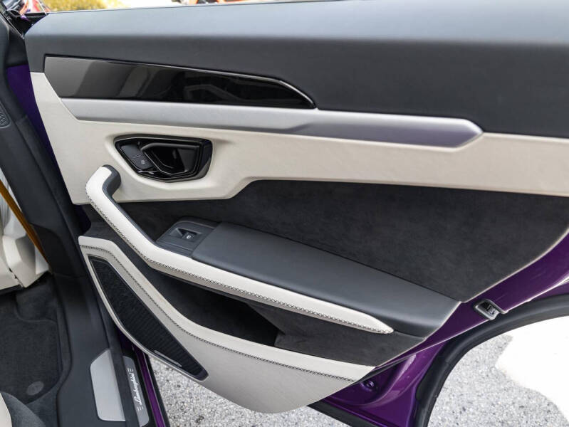 2025 Lamborghini Urus SE