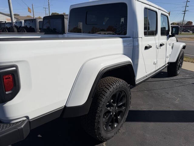 2025 Jeep Gladiator NightHawk