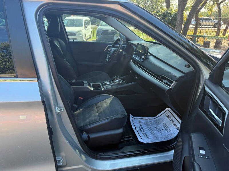 2023 Mitsubishi Outlander SE