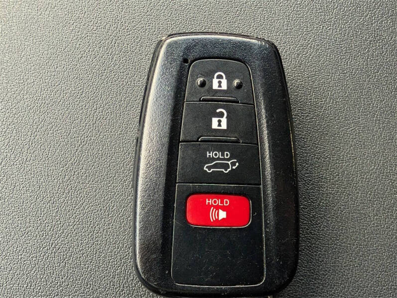 2020 Toyota Highlander LE