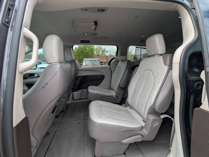 2017 Chrysler Pacifica Touring-L