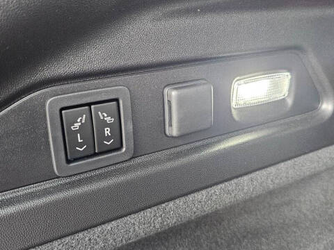 2024 Cadillac LYRIQ Luxury 3