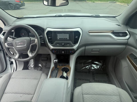 2017 GMC Acadia SLE-1