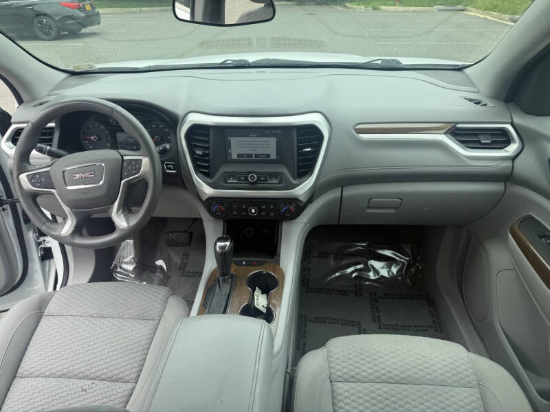 2017 GMC Acadia SLE-1