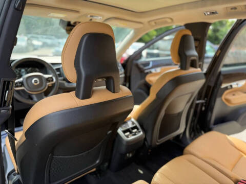 2016 Volvo XC90 T6 Momentum