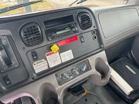2012 Freightliner M2 106