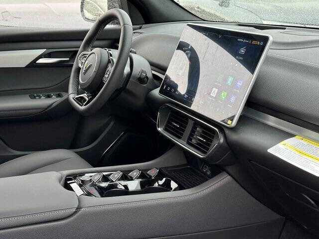 2025 VinFast VF8 Plus