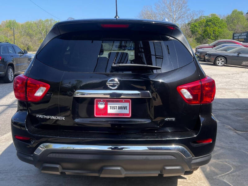 2018 Nissan Pathfinder SV