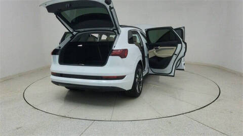 2022 Audi e-tron quattro Premium