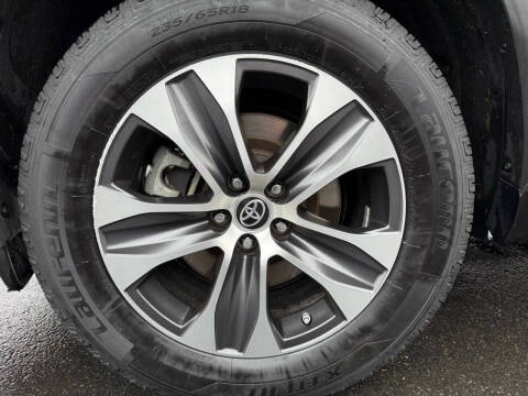 2022 Toyota Highlander Hybrid XLE