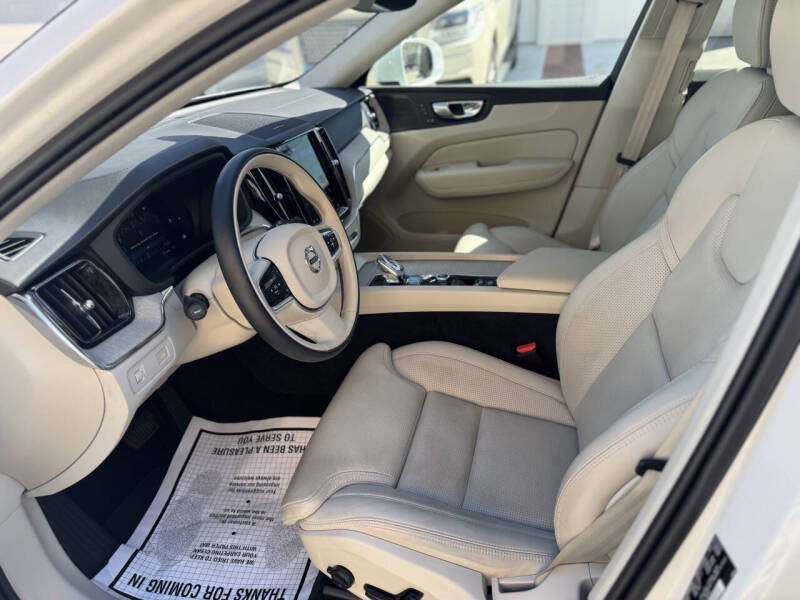 2022 Volvo XC60 B5 Inscription