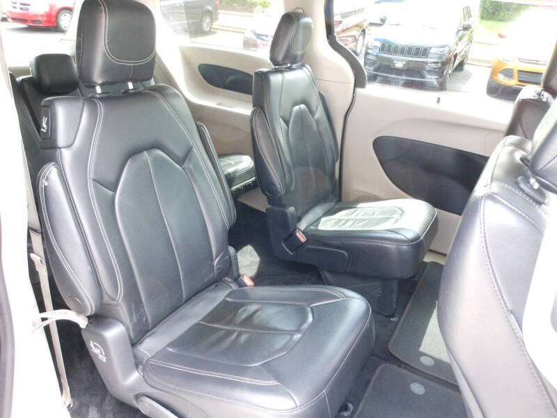2022 Chrysler Pacifica Touring L