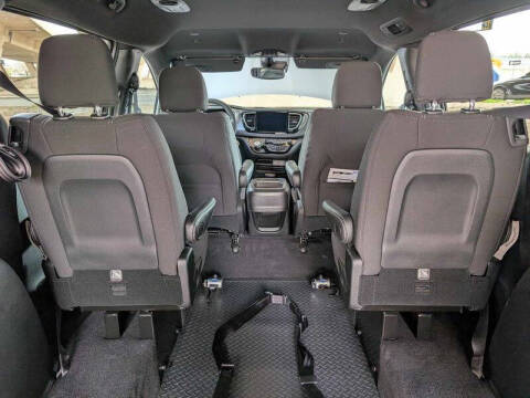 2024 Chrysler Pacifica Touring