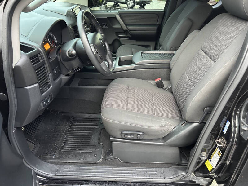 2014 Nissan Titan SV