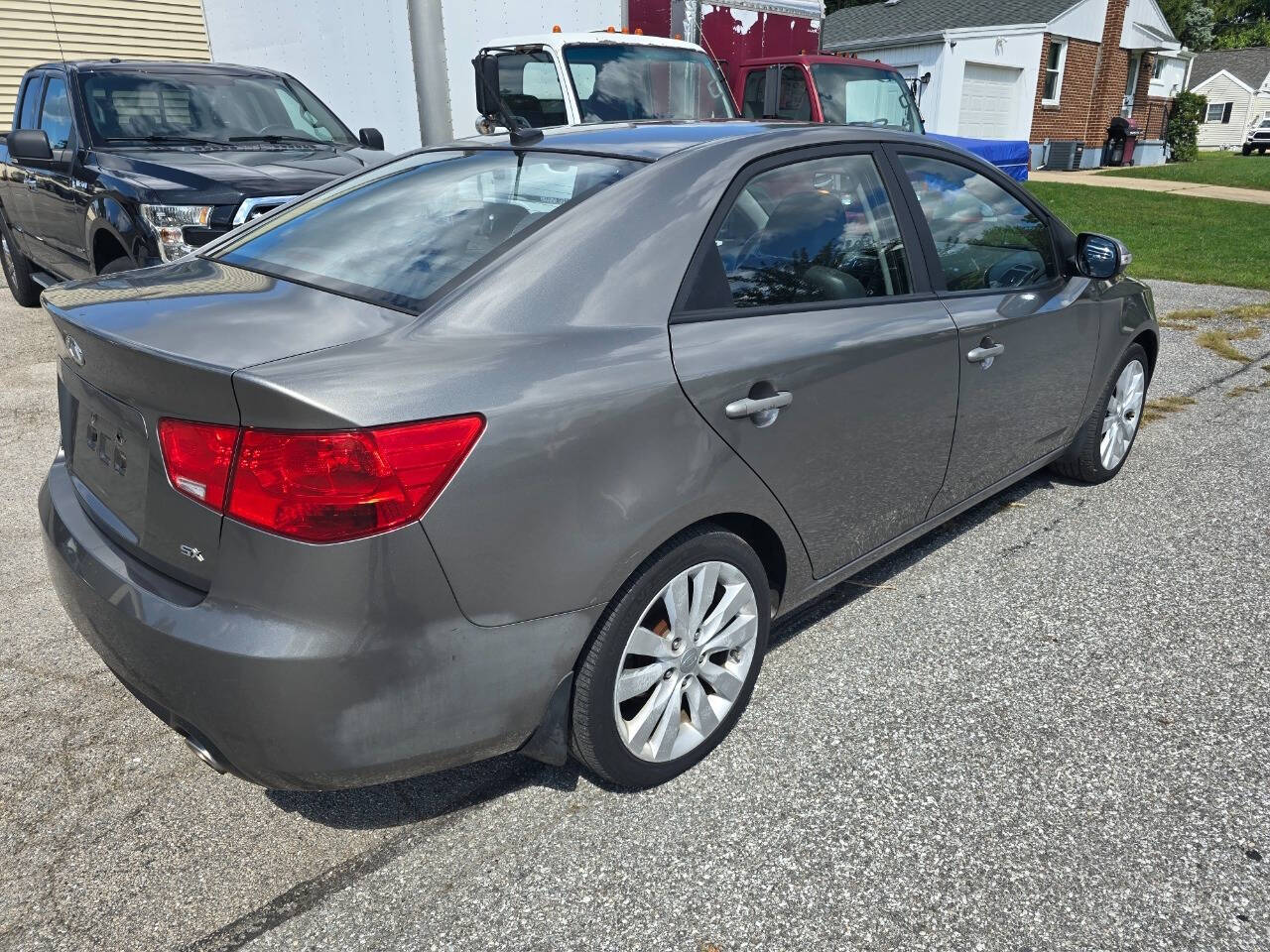 2010 Kia Forte for sale at QUEENSGATE AUTO SALES in York, PA