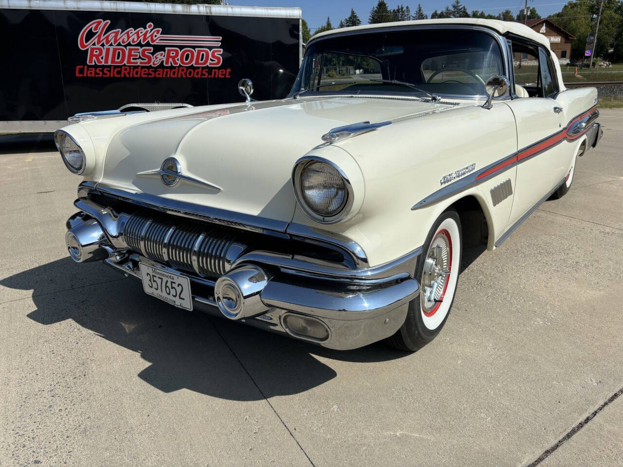 1957 Pontiac Bonneville 1