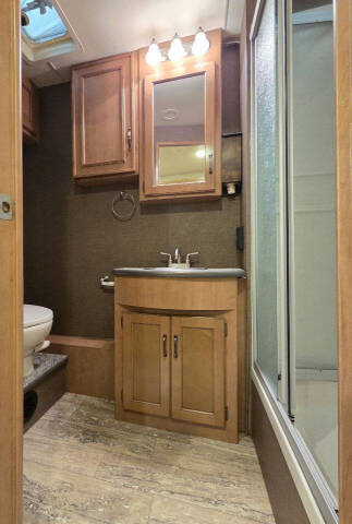 2017 Thor Motor Coach Hurricane