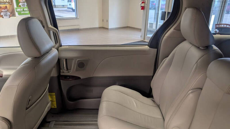 2012 Toyota Sienna XLE 8-Passenger