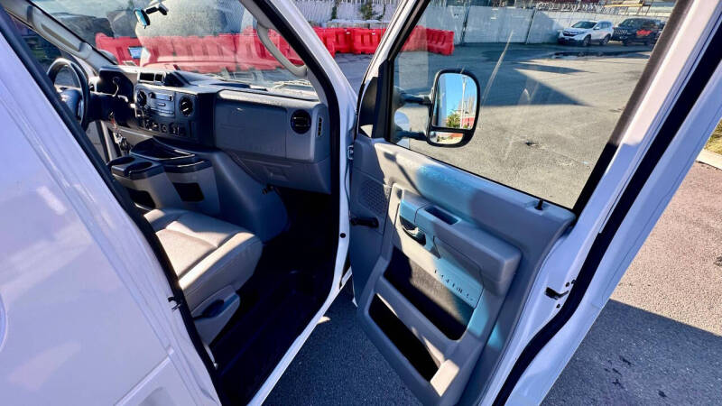 2011 Ford E-Series E-350 SD