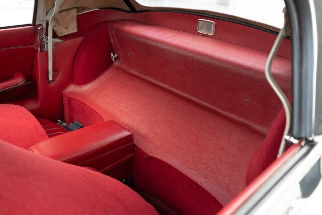 1966 Jaguar E-Type 26