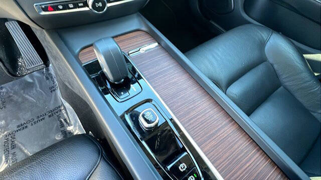 2024 Volvo S60 B5 Plus Dark Theme