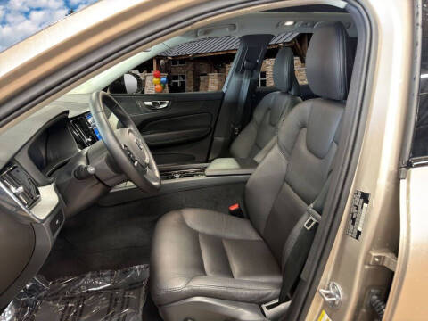 2025 Volvo XC60 B5 Plus Dark Theme