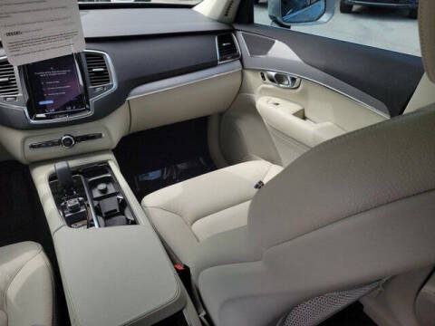 2025 Volvo XC90 B5 Core Bright Theme