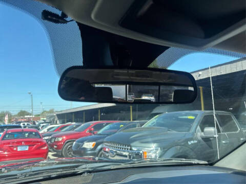 2017 RAM 1500 SLT