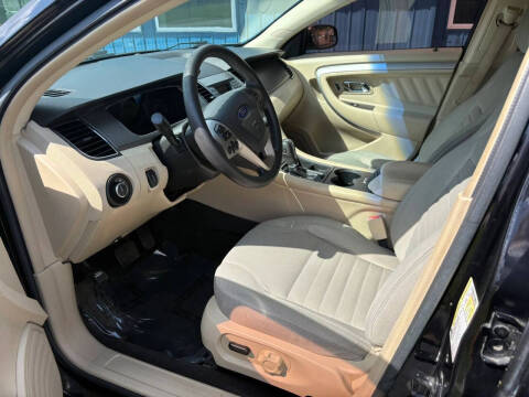 2016 Ford Taurus SE