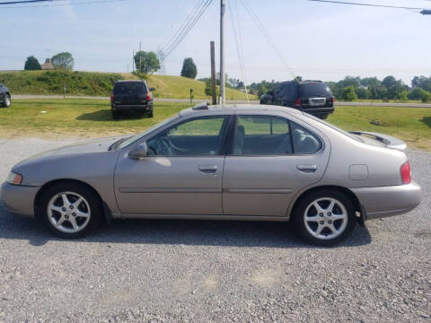 2001 Nissan Altima for sale at CAR-MART AUTO SALES in Maryville TN