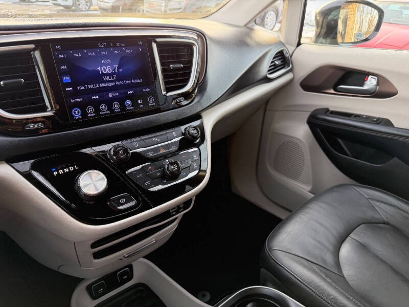 2017 Chrysler Pacifica Touring-L