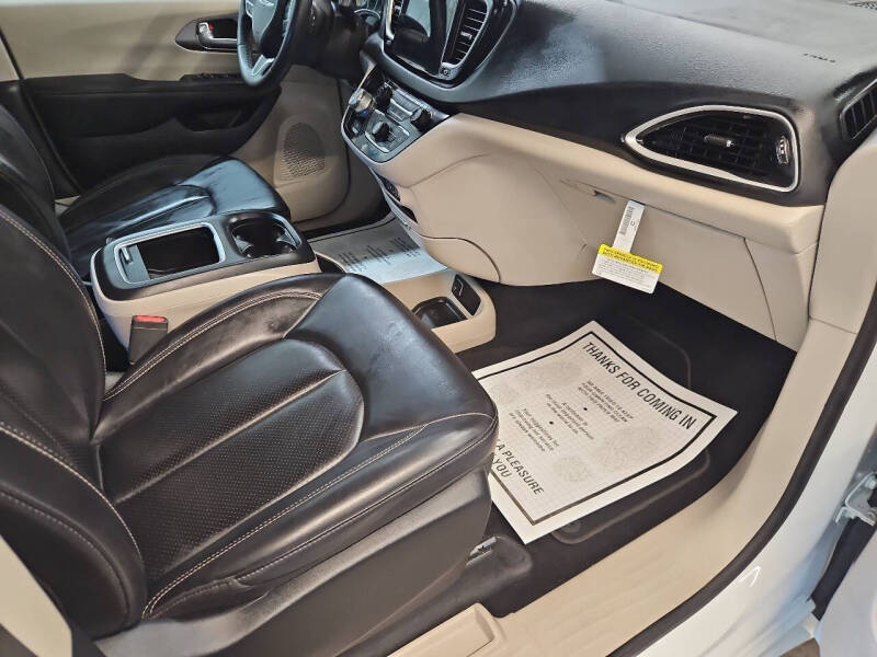 2023 Chrysler Pacifica Touring L