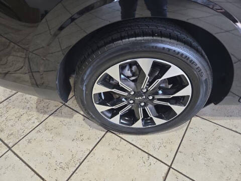 2023 Kia Carnival EX