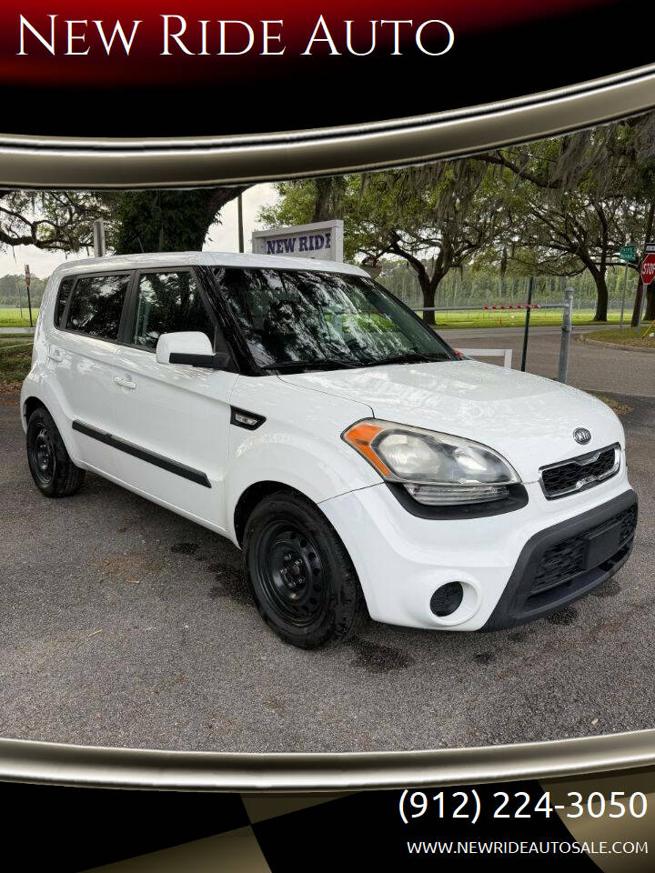 White 2012 Kia Soul Base 4dr Crossover 6A 1