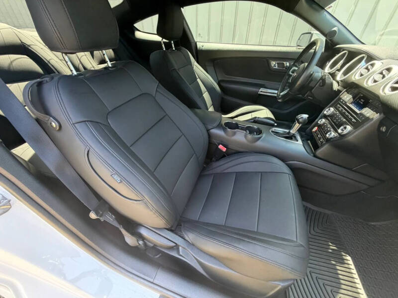 2016 Ford Mustang V6