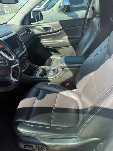 2023 GMC Acadia SLT