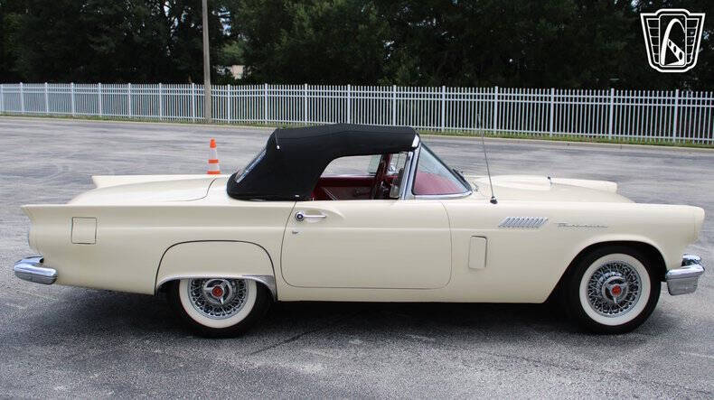 1957 Ford Thunderbird